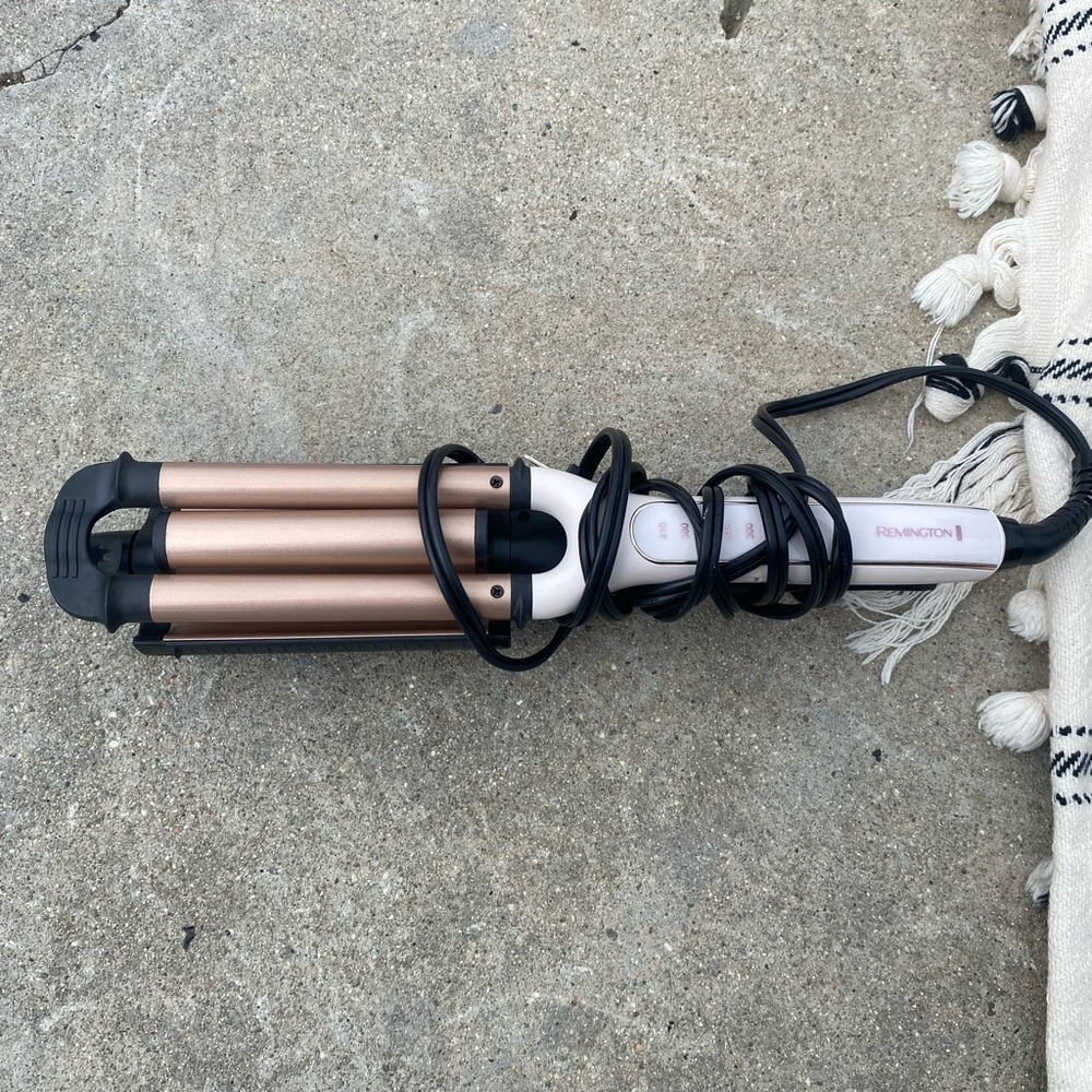 Remington Gold and White Camera